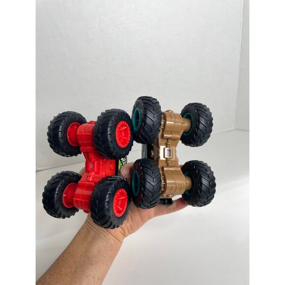 Hot Wheels Monster Trucks Bash Ups Cyber Crush Splatter Time - Picture 4 of 4